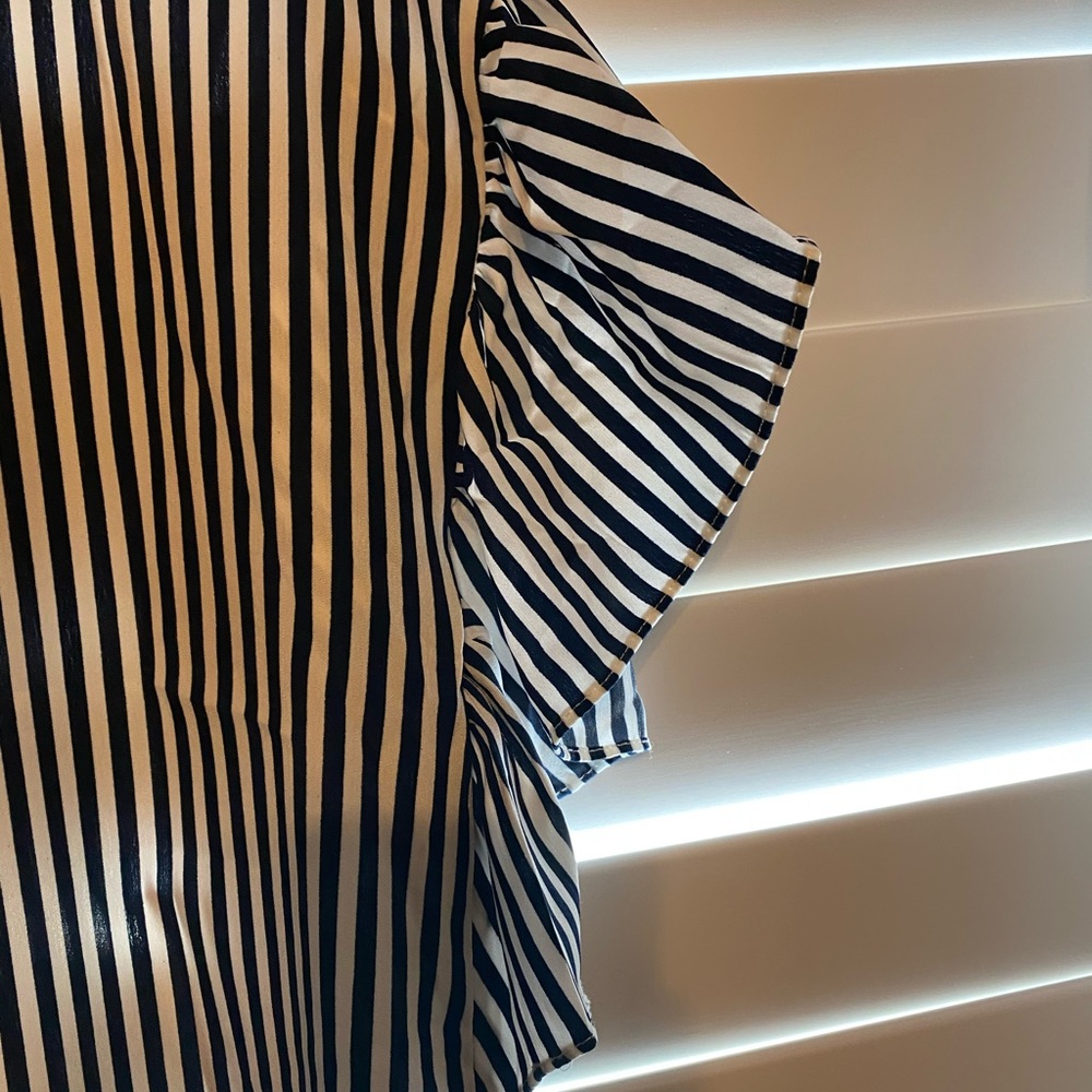 Flutter sleeve striped blouse - Picture 4 of 4